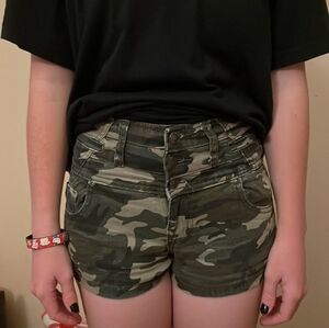 🩳2/$20 No Boundaries High-Waisted Camouflage Shorts